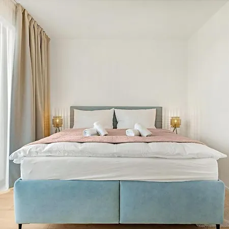 The Cozy Pearl - Light, Style & Balcony Comfort *