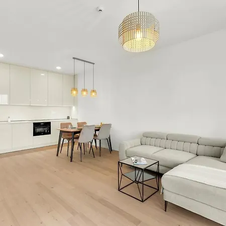 The Cozy Pearl - Light, Style & Balcony Comfort