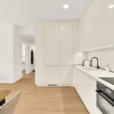 The Cozy Pearl - Light, Style & Balcony Comfort Apartament