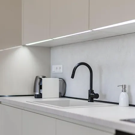 The Cozy Pearl - Light, Style & Balcony Comfort