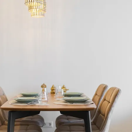 The Cozy Pearl - Light, Style & Balcony Comfort Апартаменты Братислава